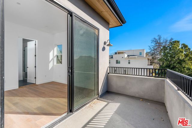 10823 Morrison Street, North Hollywood (los Angeles), CA 91601