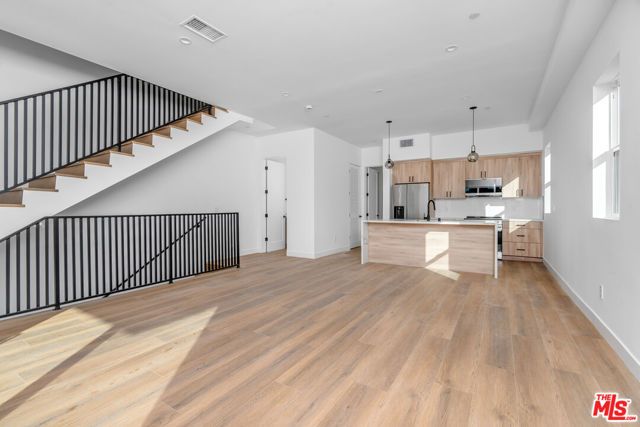 10823 Morrison Street, North Hollywood (los Angeles), CA 91601