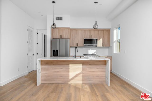 10823 Morrison Street, North Hollywood (los Angeles), CA 91601