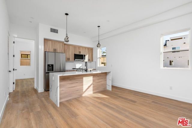10823 Morrison Street, North Hollywood (los Angeles), CA 91601