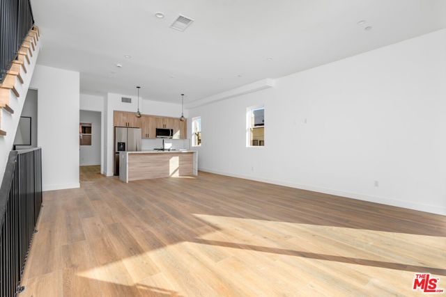 10823 Morrison Street, North Hollywood (los Angeles), CA 91601