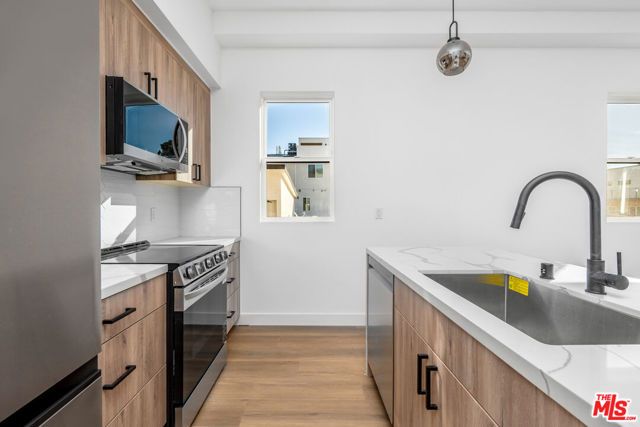 10823 Morrison Street, North Hollywood (los Angeles), CA 91601