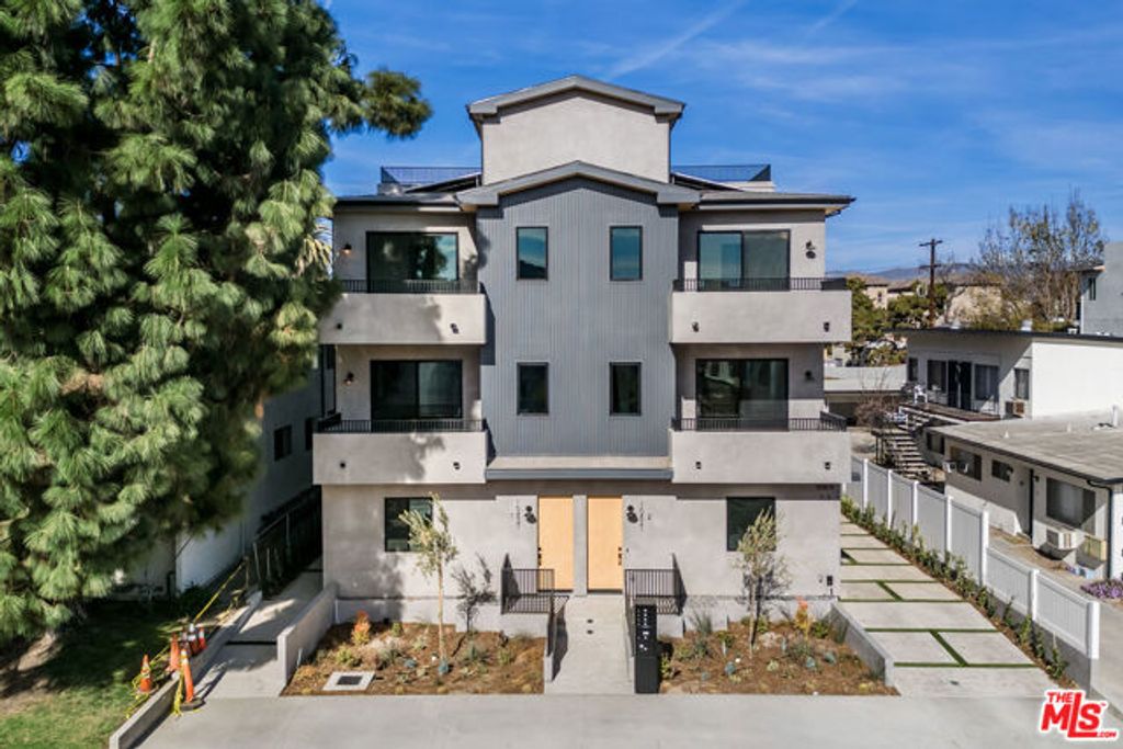 10823 Morrison Street, North Hollywood (los Angeles), CA 91601