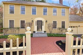 5 White's Pond Dr, Norfolk, MA 02056