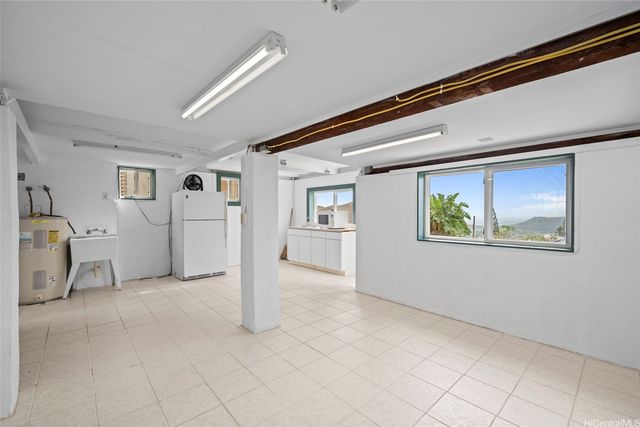 3925 Nioi Place, Honolulu, HI 96816