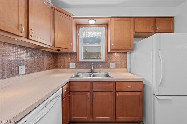 8315 Manorford Drive, Parma, OH 44129