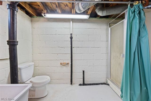8315 Manorford Drive, Parma, OH 44129