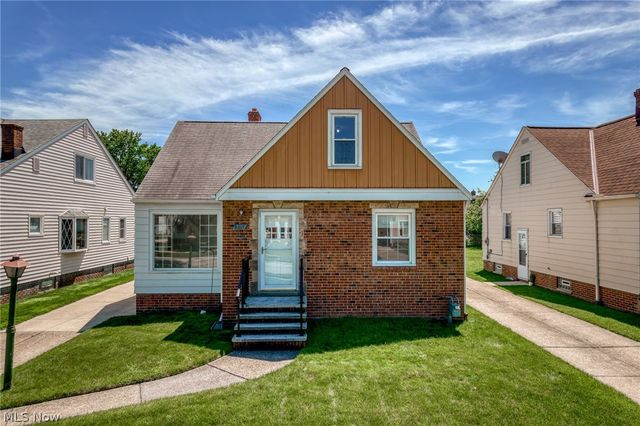 8315 Manorford Drive, Parma, OH 44129