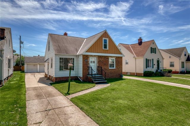 8315 Manorford Drive, Parma, OH 44129
