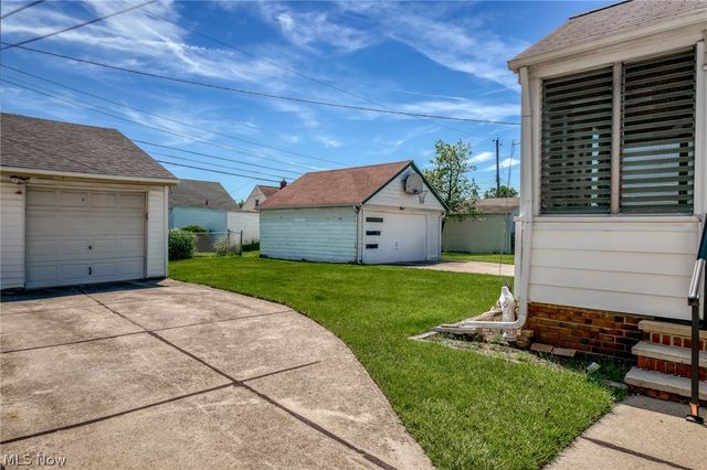 8315 Manorford Drive, Parma, OH 44129