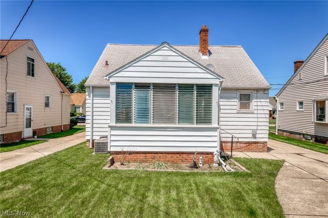 8315 Manorford Drive, Parma, OH 44129