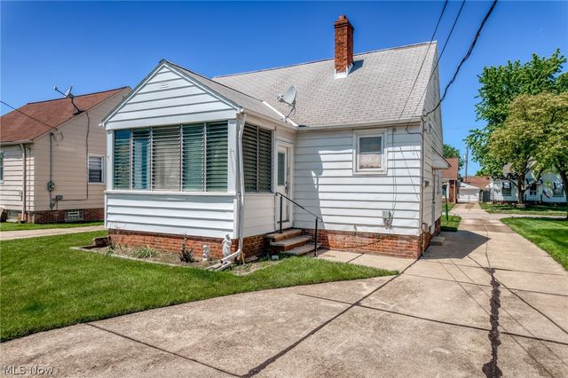 8315 Manorford Drive, Parma, OH 44129