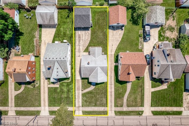 8315 Manorford Drive, Parma, OH 44129