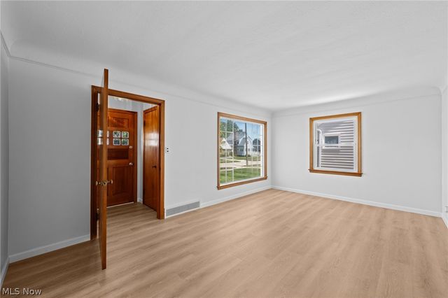 8315 Manorford Drive, Parma, OH 44129