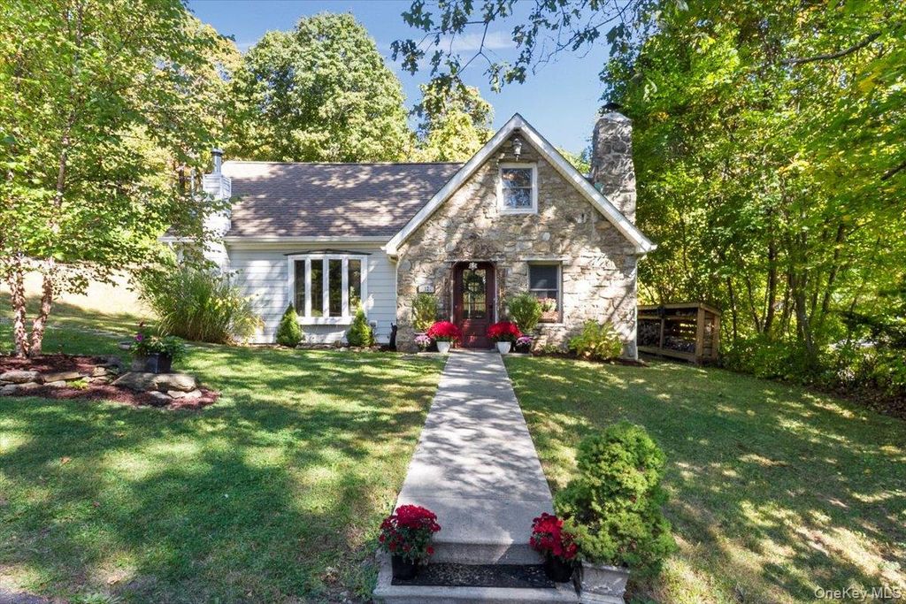 12 Philipse Road, Carmel, NY 10512