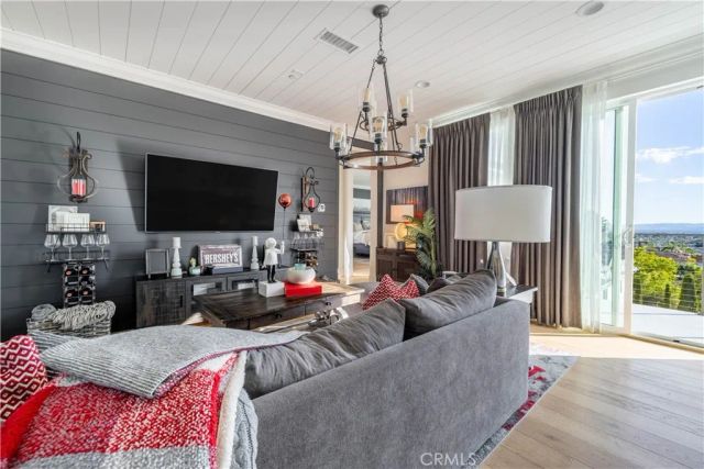 18806 Winnwood, Santa Ana, CA 92705