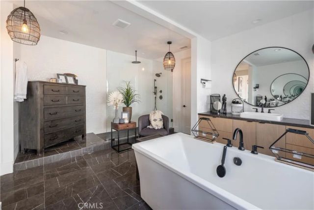 18806 Winnwood, Santa Ana, CA 92705