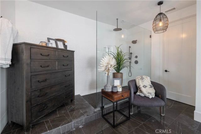 18806 Winnwood, Santa Ana, CA 92705