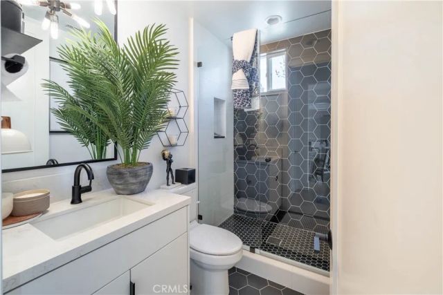 18806 Winnwood, Santa Ana, CA 92705