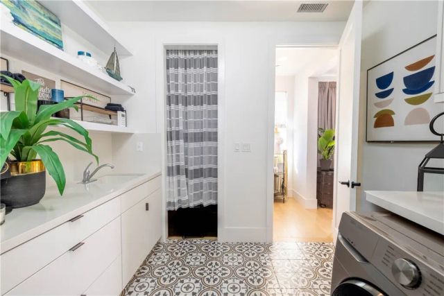 18806 Winnwood, Santa Ana, CA 92705