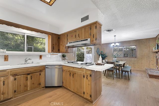 4775 Regalo Road, Woodland Hills, CA 91364