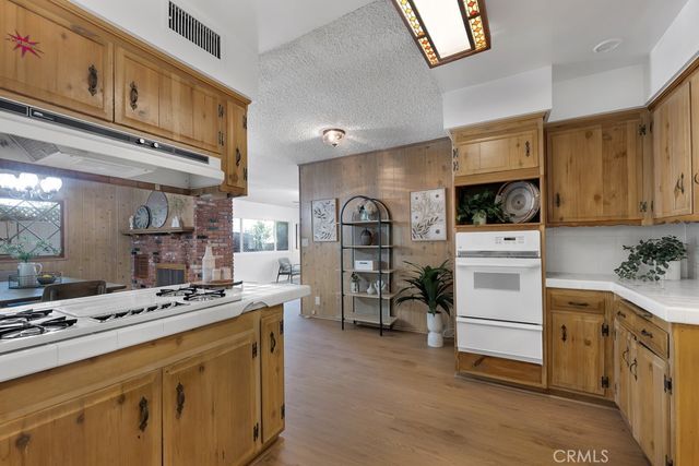 4775 Regalo Road, Woodland Hills, CA 91364