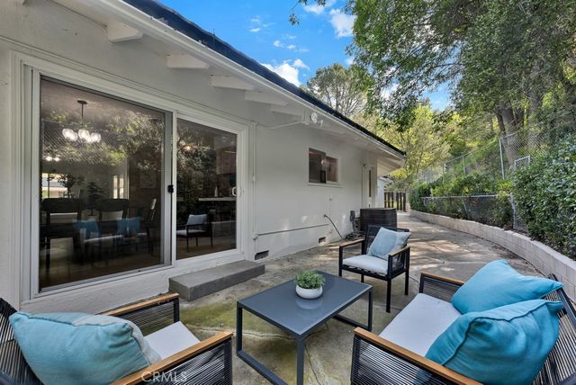 4775 Regalo Road, Woodland Hills, CA 91364