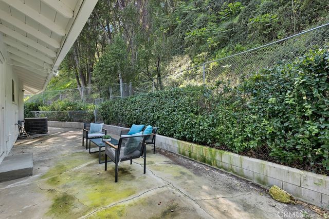 4775 Regalo Road, Woodland Hills, CA 91364