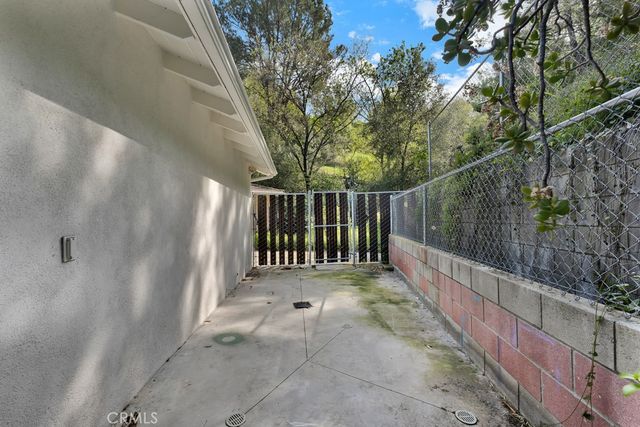 4775 Regalo Road, Woodland Hills, CA 91364