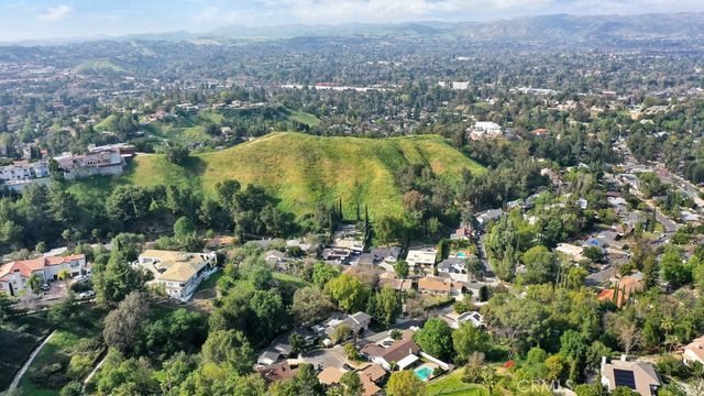 4775 Regalo Road, Woodland Hills, CA 91364