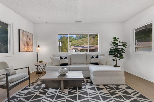 4775 Regalo Road, Woodland Hills, CA 91364