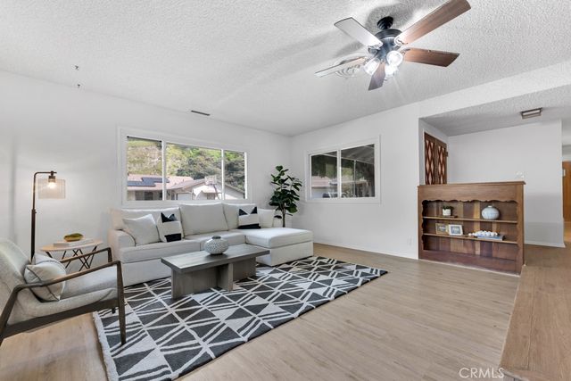 4775 Regalo Road, Woodland Hills, CA 91364