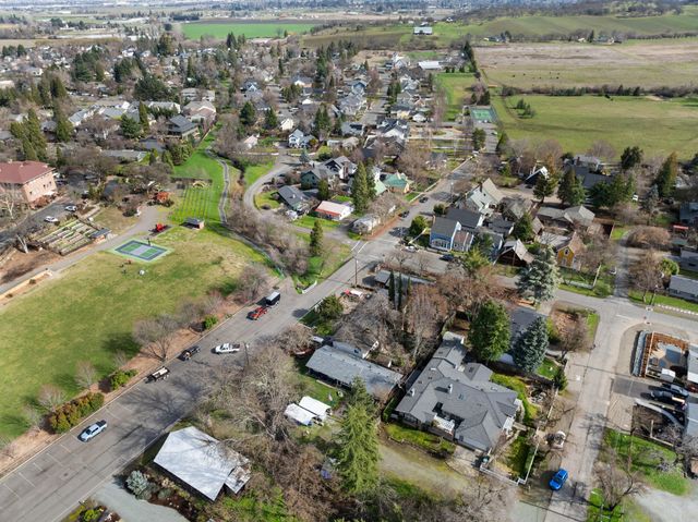 280 7th Street, Jacksonville, OR 97530