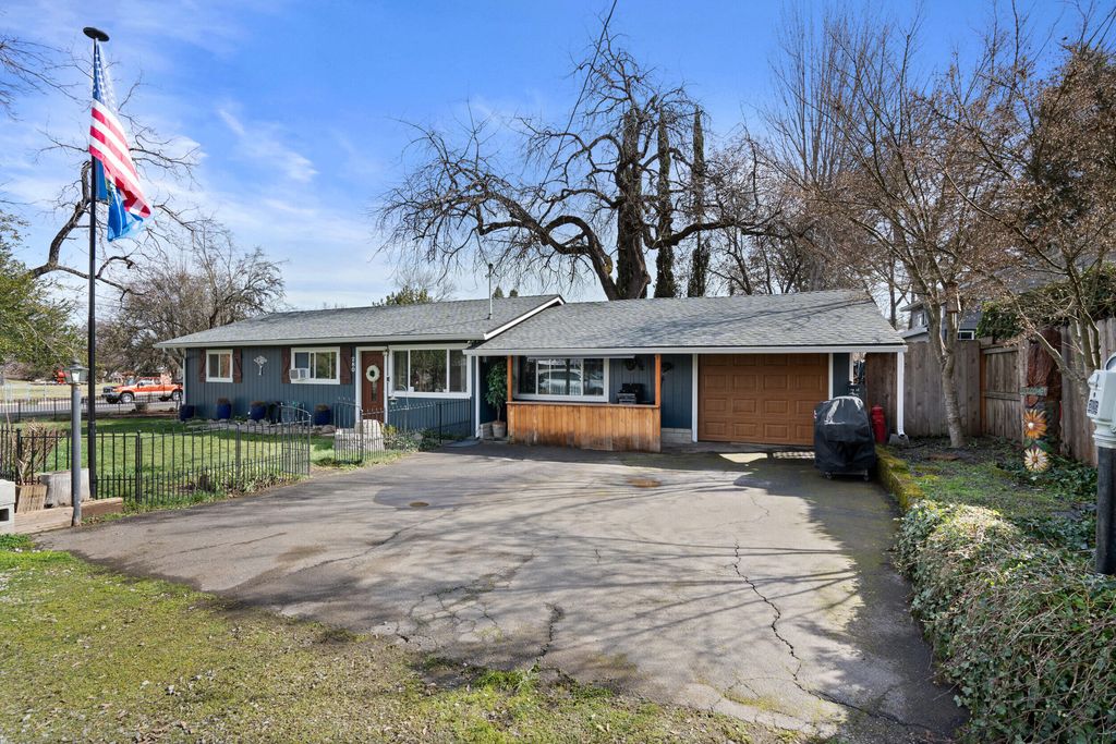 280 7th Street, Jacksonville, OR 97530