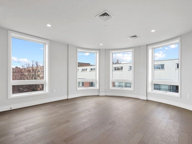 50 Symphony Rd 404, Boston, MA 02115