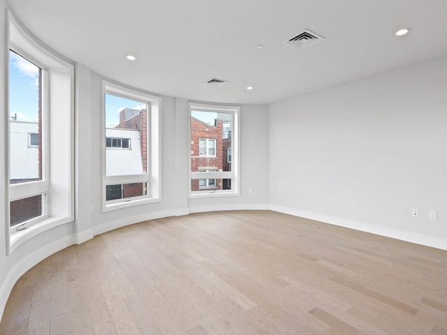 50 Symphony Rd 404, Boston, MA 02115