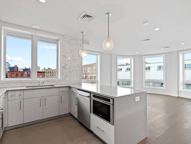 50 Symphony Rd 404, Boston, MA 02115