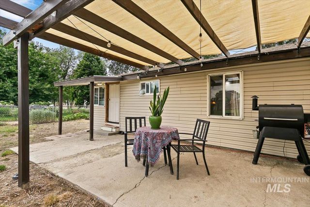 512 15th Ave N, Nampa, ID 83687