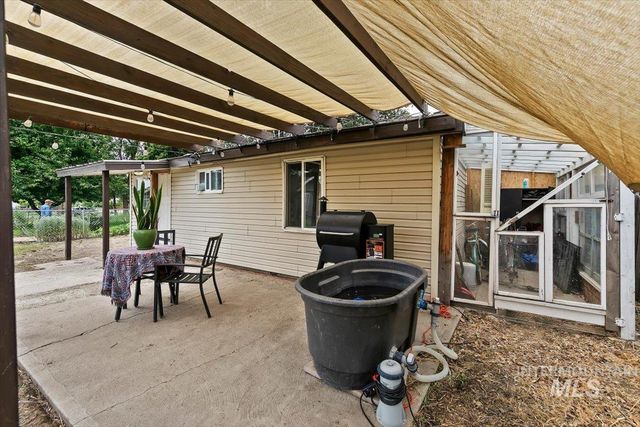 512 15th Ave N, Nampa, ID 83687