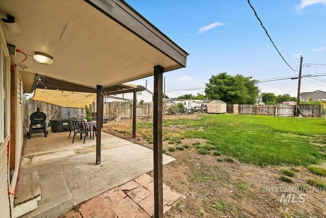 512 15th Ave N, Nampa, ID 83687