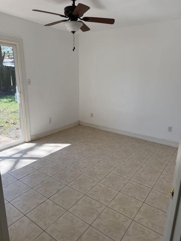 1761 El Mar Lane, Seabrook, TX 77586