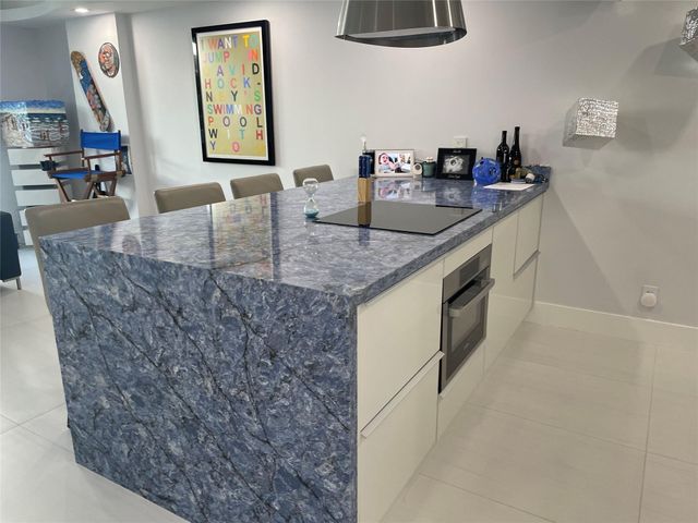 209 N Fort Lauderdale Beach Boulevard 2D, Fort Lauderdale, FL 33304