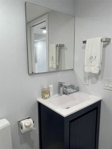 209 N Fort Lauderdale Beach Boulevard 2D, Fort Lauderdale, FL 33304