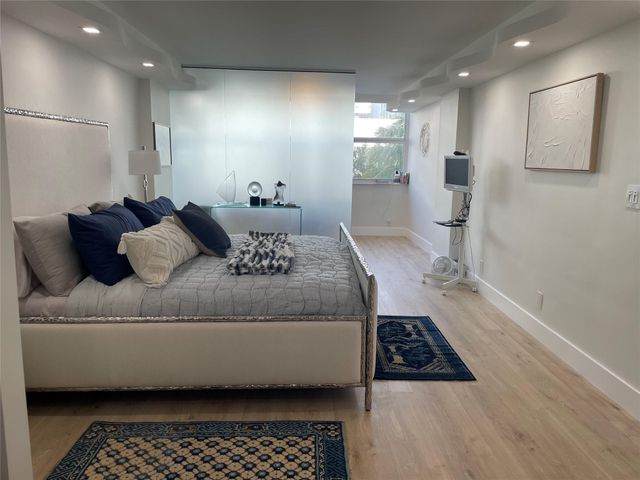 209 N Fort Lauderdale Beach Boulevard 2D, Fort Lauderdale, FL 33304