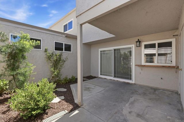 9416 Carlton Oaks Drive B, Santee, CA 92071