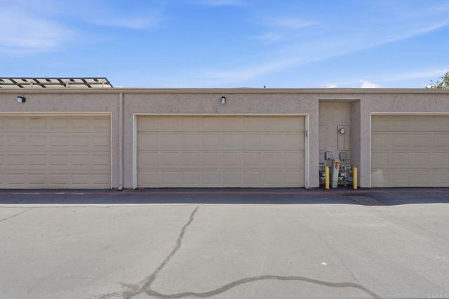 9416 Carlton Oaks Drive B, Santee, CA 92071