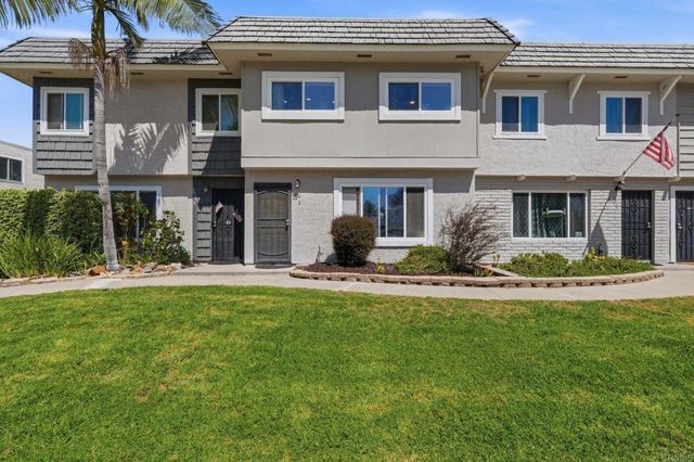 9416 Carlton Oaks Drive B, Santee, CA 92071