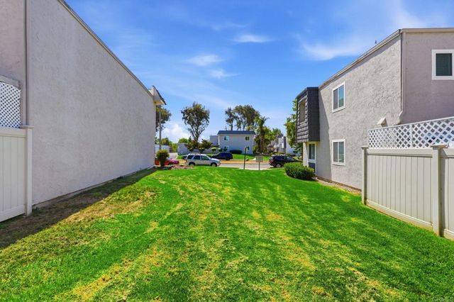 9416 Carlton Oaks Drive B, Santee, CA 92071