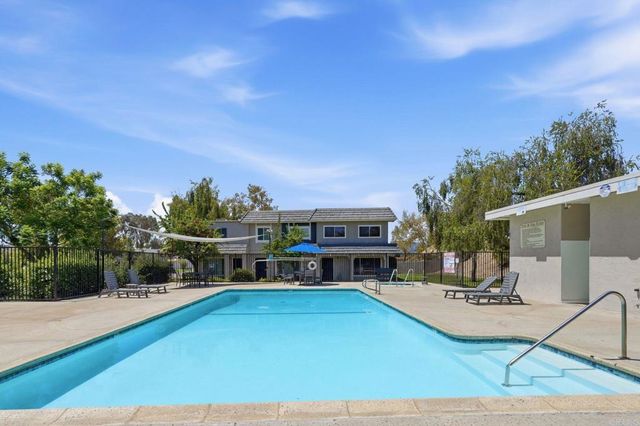 9416 Carlton Oaks Drive B, Santee, CA 92071