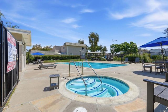 9416 Carlton Oaks Drive B, Santee, CA 92071